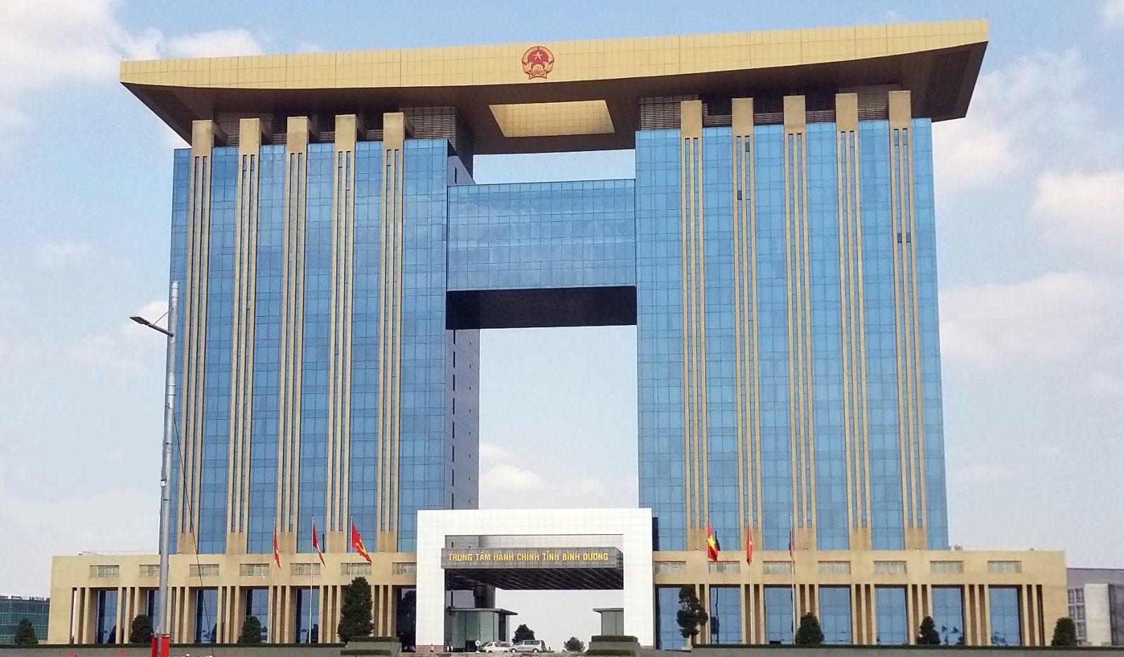 LẮP RÁP LỐP XE  LƯU ĐỘNG GIÁ RẺ TẠI KHO, BÃI XE, CÔNG TY KHÁCH HÀNG Ở TẠI BÌNH DƯƠNG